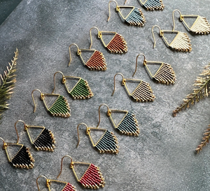 Colección de Pendientes Mini con Flecos Hechos a Mano (Dorado) - Pendientes de Cuentas Tejidos a Mano - Product Image 2