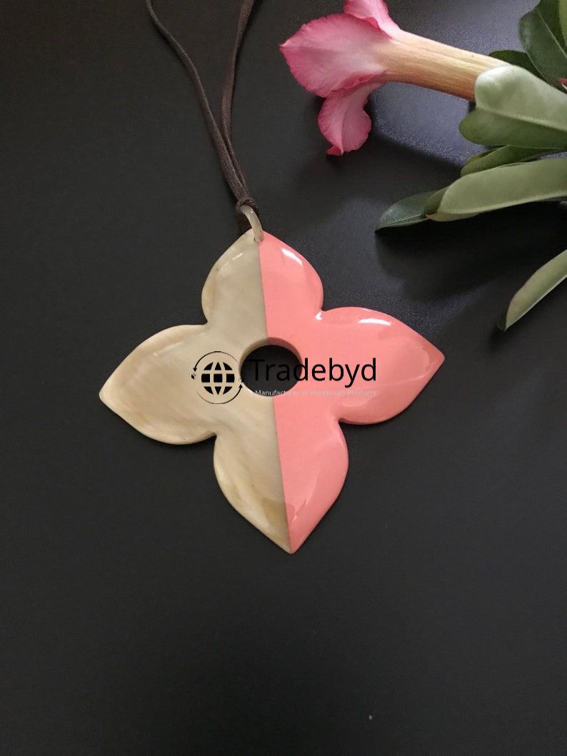 Available in different colore