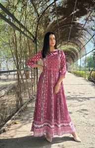 Dernière tunique indienne exclusive légère Full Flair Kurti Style tunique indien plein de style et de confort - Product Image 4