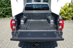 Camioneta Usada HILUX Doble Cabina Gris 2020 2.8 Diésel Automática Turbo R18 Asientos de Tela Oscura 6 Plazas - Product Image 4