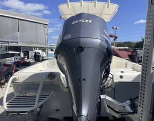 Precio de subasta para 2023 M0dern Bay B0at Center for Fam1ly Le1sure 0utdoor Sp0rt Adventures 23FT W1TH Tra1ler B0at - Product Image 2