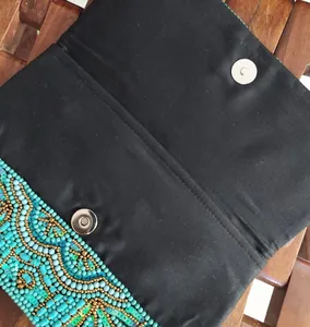 Pochette à main en perles de qualité supérieure avec un design artisanal traditionnel élégant pour les événements formels et les soirées - Product Image 3