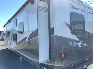 Autocaravanas Everyday Comfort T H O R QUANTUM LF31, Construcción de Aluminio y Acero para 4-6 Personas, Increíbles para Viajes de Aventura por Carretera - Product Image 2