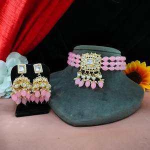 Ensemble ras du cou suspendu avec perles Kundan traditionnelles royales Bijoux indiens classiques avec une élégance intemporelle Colliers à la mode - Product Image 2