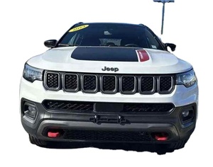 Faible kilométrage, Compass Trailhawk 4WD 2024 avec volant à gauche, sièges en cuir, intérieur foncé, jantes en alliage, caméra arrière chauffée - Product Image 1