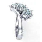 Anillo de Compromiso de Plata con Diamante Moissanita Redondo Azul Blanco de 3 Piedras y 3.14 Quilates, Calidad AAA+, Vvs1:, Cus-Jew47 - Product Image 4
