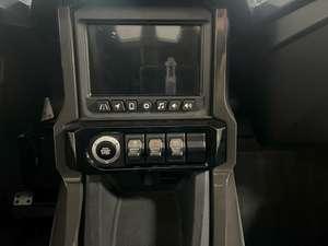 OFERTA PARA REVENDEDORES: Nuevo Polaris Slingshot S AutoDrive 2025 con Paquete Tecnológico I, Motor Prostar 2.0L de 1,997 cc y 4 Cilindros, Versión de Exportación - Product Image 3