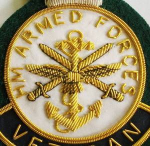 Badge de poche personnalisé en tissu brodé à la main avec fil d'or tactique de luxe pour uniforme - Product Image 5