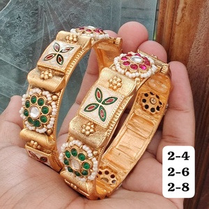 กำไล2ชิ้นสีทองทองเหลืองคุณภาพระดับพรีเมียมสวยงามสำหรับผู้หญิงอินเดียกำไลคู่แบบเปิดได้แบบดั้งเดิมสวมใส่ในงานปาร์ตี้ - Product Image 3