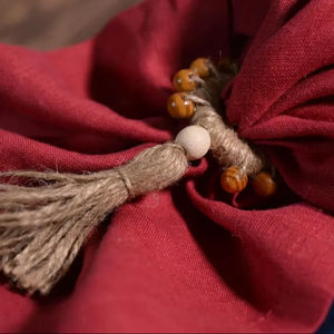 Elegante Porta Servilletas Redondo de Yute con Detalles de Cuentas para un Estilo de Mesa Sofisticado en el Hogar, Comedor, Cocina y Recepción de Invitados, desde India - Product Image 1