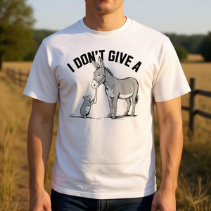 T-shirt con meme di umorismo offensivo 'Non mi importa un bel diavolo' con asino e topo per uso personale o come regalo - Product Image 3