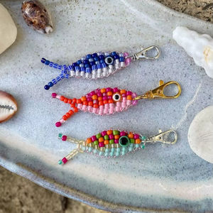 Porte-clés poisson perlé et breloque sac à main: personnalisable - Product Image 1
