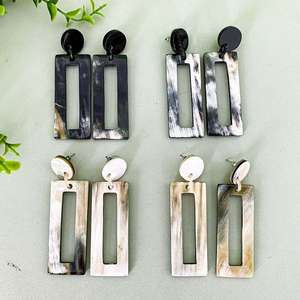 Boucles d'oreilles de luxe en corne de buffle, nouveau style, pour filles et femmes élégantes, jolies boucles d'oreilles en corne, artisanat naturel - Product Image 1