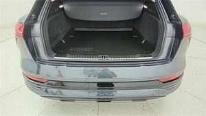 Audi Q8 e-tron Premium Plus 4 portes SUV AWD 2024 d'occasion en excellent état - Product Image 2