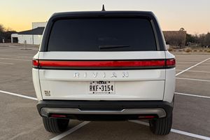 Occasion exceptionnelle : Rivian R1S Adventure Edition 2023 propre et prête à être expédiée - Product Image 6