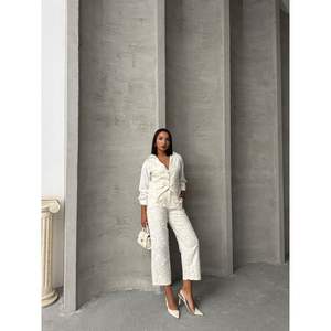 Chalecos y Chaquetas Bordadas al por Mayor para Mujer - Product Image 3