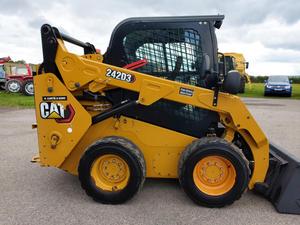 รถตักล้อยางดีเซลรุ่น 242D3 พร้อมเครื่องยนต์ - Product Image 3