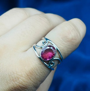 Anillo bohemio de plata de turmalina Rosa natural, anillo de declaración hecho a mano con ajuste de bisel para bodas - Product Image 1