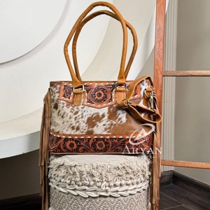 Manufacturer Custom Wholesale 2025 Hand Tooled Leather Concealed Carry Fringe Tote Bag for Women's Large Capacity Shoulder Bags - Product Image 1