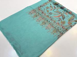 Chal de terciopelo de Cachemira tradicional vibrante, pieza de moda de invierno, patrón sólido bordado Paisley, borlas finas transpirables - Product Image 6