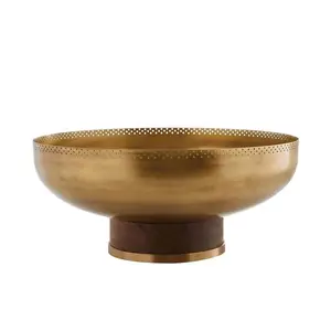 最新设计黄铜最佳质量金属碗，带木质底座可定制餐具和服务器皿