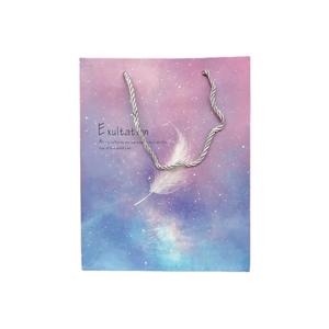 Sac en papier cadeau imprimé plumes Ombre de qualité supérieure avec poignées-Emballage écologique pour les fêtes et événements (Style 03) - Product Image 3