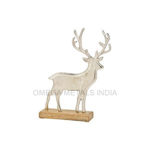 เครื่องประดับคริสต์มาสอะลูมิเนียมชุบทอง ฐานไม้ขนาดเล็ก ตกแต่งบนโต๊ะ ดีไซน์ใบไม้หล่อขึ้นรูป ของตกแต่งคริสต์มาส - Product Image 3