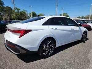 Nuevo/Usado 2025 para ELANTRA SEL 2.0L I4 Automático, Asientos de Cuero Blancos, Techo Solar Panorámico, Faros LED en Venta - Product Image 4