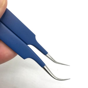 Pinzas de pestañas de volumen de acero sostenible con logotipo personalizado al por mayor, nuevas pinzas de extensión de pestañas de Punta puntiaguda con recubrimiento de polvo Azul Real - Product Image 6