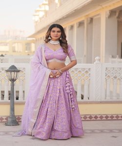 Rehaussez votre garde-robe ethnique avec notre exquise collection de lehenga choli, parfaite pour les mariages et les occasions festives. - Product Image 1