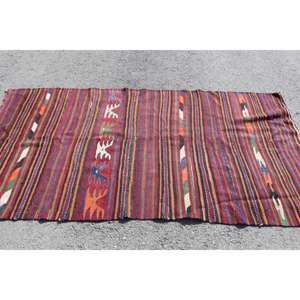 Alfombra Kilim de 4.3x7.8 pies, Alfombra Turca Vintage, Alfombra con Estampado Animal Rojo y Azul - Product Image 2