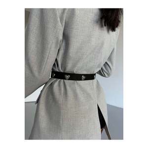 Cinturón de Mujer con Hebilla Cuadrada y Adorno de Corazón, para Pantalones, Chaquetas, Camisas y Vestidos - Negro-Ennegrecido - Product Image 5