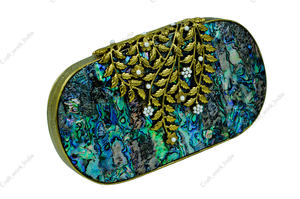 กระเป๋าคลัทช์เปลือกหอยเป๋าฮื้อสุดหรู ประดับด้วยลายใบไม้สีทอง งานแฮนด์เมด ดีไซน์เนอร์ สำหรับงานแต่งงาน งานเลี้ยงกลางคืน - Product Image 2