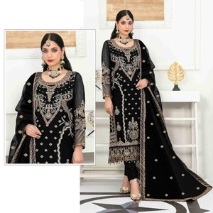 Trajes Salwar Kameez de terciopelo para mujer de diseñador con bordado pesado y trabajo de secuencia de 3mm para fiesta de Diwali y ropa festiva - Product Image 1