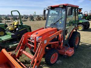 Tractor B3030 2022 Nuevo y Seminuevo con Peso Operativo de 3 Toneladas, Bomba HYDAC/MOOG y Rodamiento de Caja de Cambios en Venta - Product Image 2