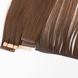 Extensiones de cabello humano Remy indio de alta calidad Cinta invisible recta marrón natural con cutículas alineadas - Product Image 1