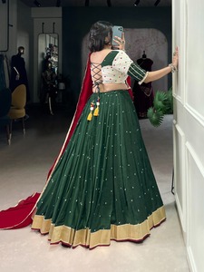 Paillettes de mousseline de soie de couleur étonnante lourde de concepteur exclusif et fabricant de Lehenga Choli de broderie de fil de l'Inde - Product Image 4