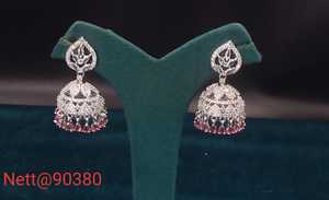 Boucles d'oreilles luxueuses en laiton glamour avec diamants américains Ensemble de bijoux tendance pour les fêtes de femmes et les looks de mariée - Product Image 3