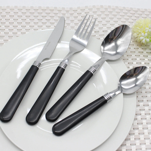 Elegante colección de cubiertos de metal con asas chapadas en oro diseñadas para una experiencia gastronómica elegante y un juego de cubiertos de uso diario - Product Image 5