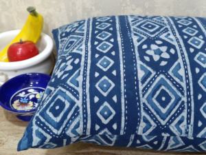 100% Coton Voile Indigo Rectangulaire Oreiller Housse de Coussin Main Bloc Imprimé sur le Devant Dos Anti-Bactéries 35x55cm pour Usage Domestique - Product Image 2