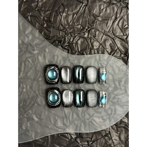 Cosmic Echo - Arte de Uñas con Diseño de Eco Cósmico para Realzar las Uñas - Product Image 1