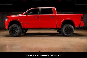 2025 R A M 1500 Big Horn Crew Cab 4WD Caja de cambios automática Cámara trasera Motor inteligente 8L Portaequipajes de aleación de aluminio - Product Image 5