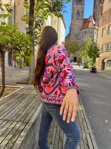 Chaqueta Bomber Bordada Suzani Hecha a Mano de Estilo Boho Único para Mujer, Patrones Uzbecos Vintage Vibrantes, Algodón Ecológico - Product Image 4