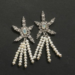 Pendientes de Perlas Cultivadas de Agua Dulce con Zirconia Blanca y Acento de Ópalo en Plata de Ley de Kelayi - Product Image 4