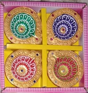 Lámparas de terracota pintadas a mano tradicionales Diyas de arcilla festiva hechas a medida. Ideal para decorar su hogar y regalar - Product Image 3