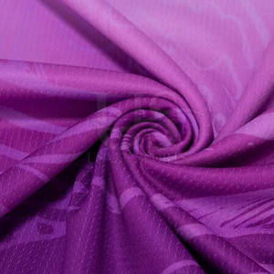 Venta al por mayor de uniformes de baloncesto con logotipo personalizado impreso conjunto de ropa deportiva hecho en Pakistán - Product Image 4