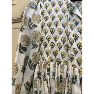 Blusa de Mujer Gypsy con Estampado Floral de Lino, Transpirable, con Cuello Alto Bordado y Decoración de Lentejuelas, Talla XL Disponible - Product Image 4