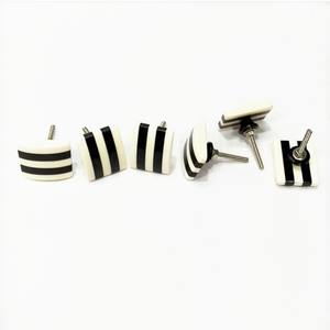 Conception unique et bouton de tiroir en résine de haute qualité utilisé pour la décoration de porte de maison bouton de porte en résine par lametierartz - Product Image 1