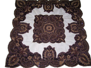 Mantel de lujo hecho a mano con bordado de terciopelo neto para cenas, bodas y ocasiones especiales - Product Image 4