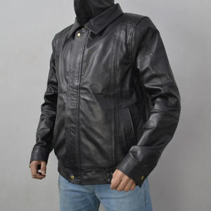 Chaqueta de bombardero de piloto de cuero personalizable diseñada para ofrecer un estilo cálido y cómodo para exteriores y looks de invierno cotidianos - Product Image 4